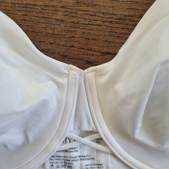 Vanity Fair White Back Smoothing Underwire Bra Size Women's 44C - Picture 6 of 7